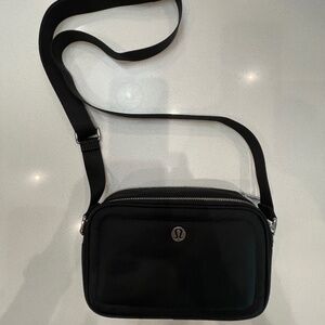 Lululemon - Crossbody Camera Bag - BRAND NEW